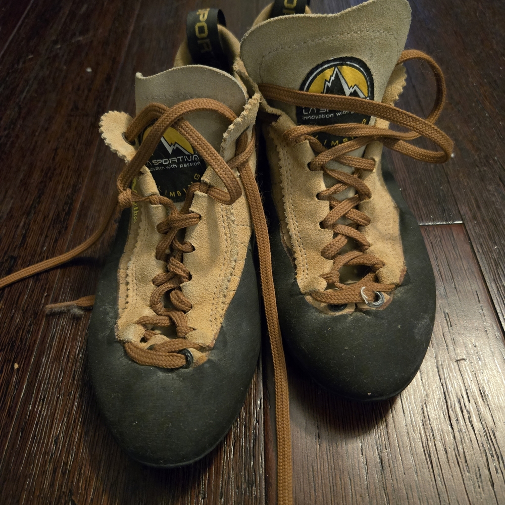 La Sportiva Climbing Shoes Size 39.5